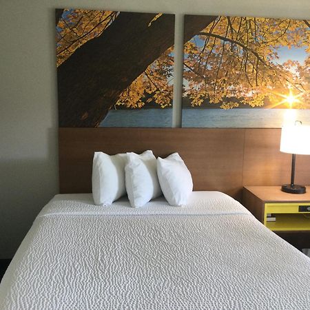 Days Inn By Wyndham International Falls Bagian luar foto