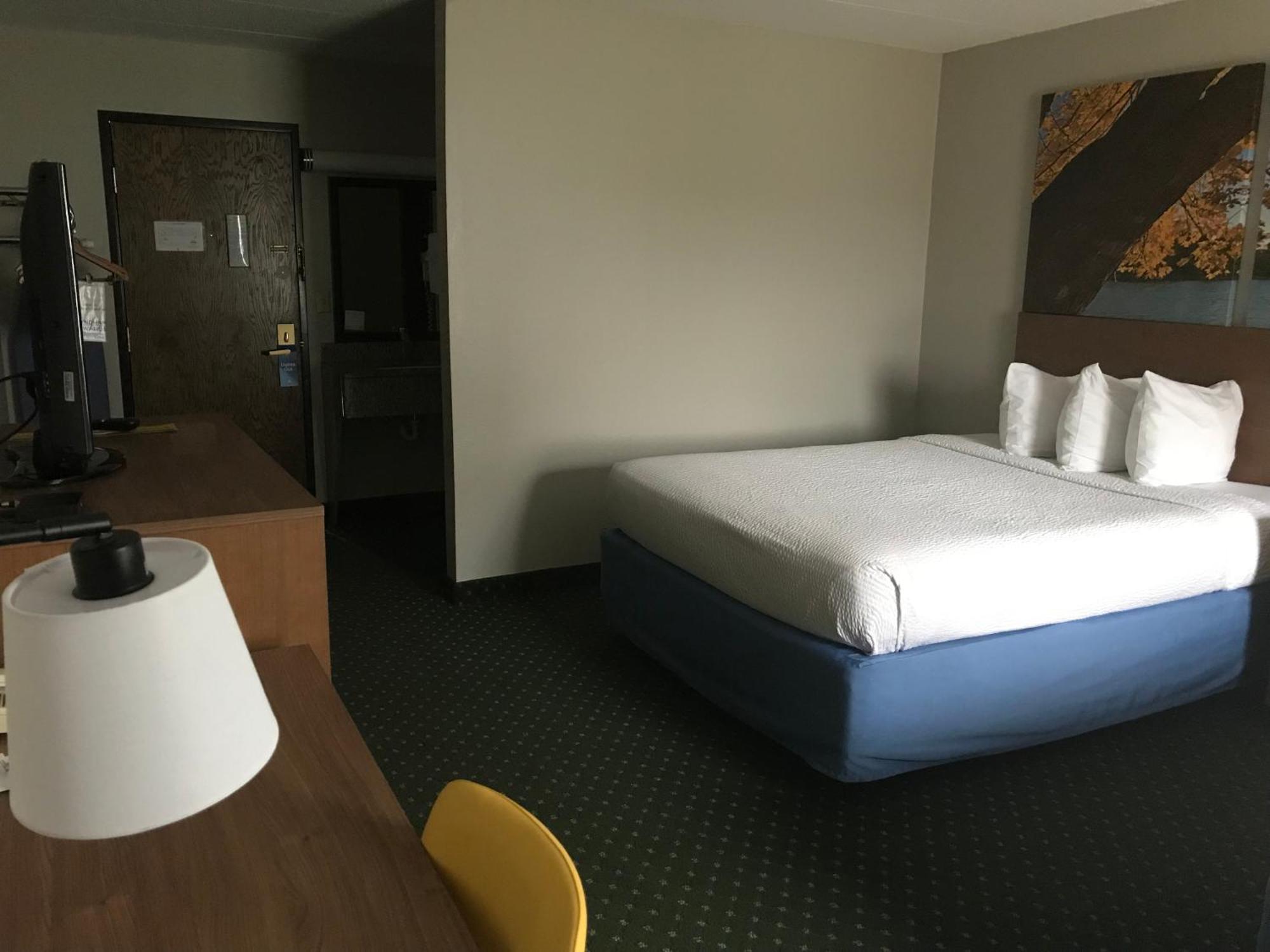 Days Inn By Wyndham International Falls Bagian luar foto