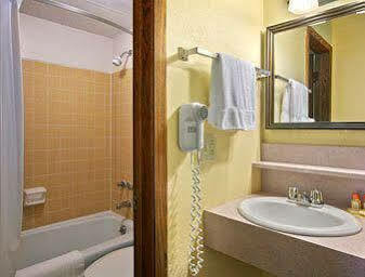 Days Inn By Wyndham International Falls Bagian luar foto